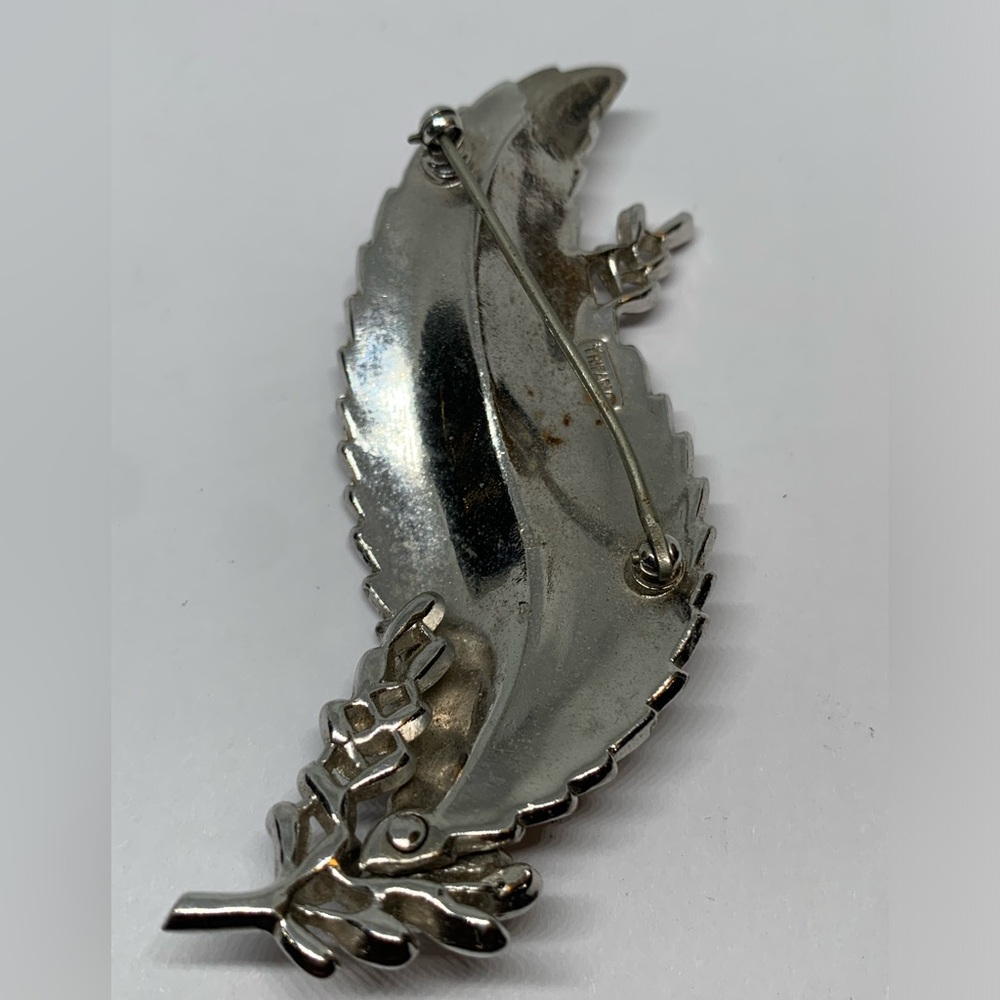 CROWN TRIFARI Brooch Pin Brushed Silver Tone Leaf Berries 3 1/2" Tall Vintage - Picture 2 of 7